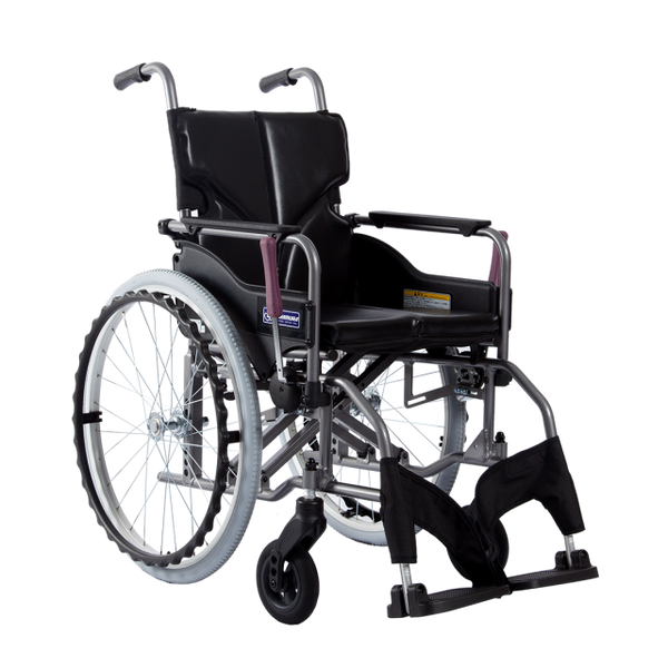 日本Kawamura Modern A style 標準型輪椅 (16/18吋座寬) 扶手容易抓握，操作簡單 毋須額外工具，即可輕鬆調校腳踏高度，煞車手把可延長 10 厘米，輕鬆煞車，車身輕巧，可在室內使用，腳踏及扶手可移動，特別適合需常需要轉移及過床的人士，可另配升降腳踏。扶手可向上掀，腳踏板可拆卸，方便腳部復康，可根據體型調校背墊鬆緊，減輕背部壓力，低地台設計，腳部容易踩到地面，適合身材較小的人士，小巧可摺疊，方便收納。