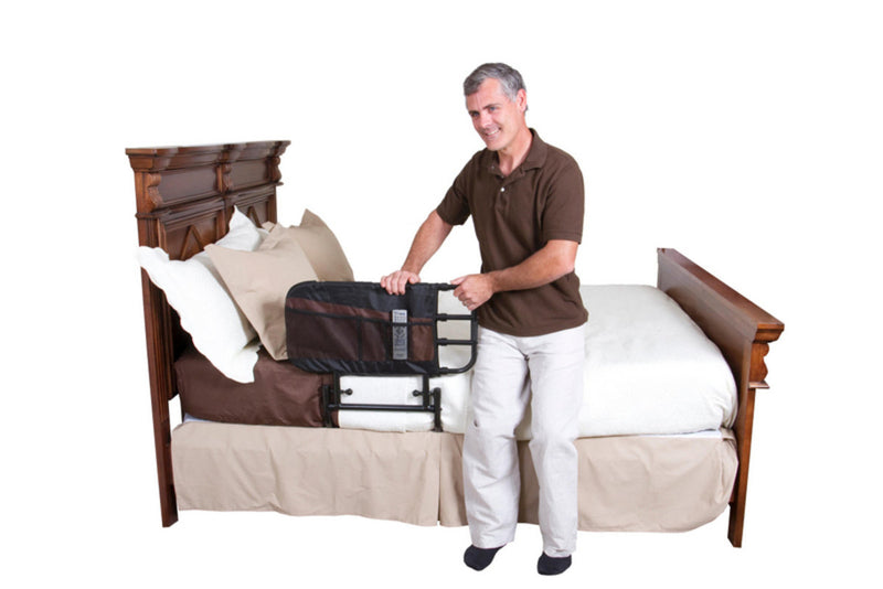 美國Stander EZ 伸縮可調校床欄可以在安裝後調校長度的床欄，可作為上落床的扶手床欄， 晚上則能延伸為防止跌下床的床欄。在按下按鈕後，便能調校長度(26"- 42")。配備4個方便側袋，可放貼身的物品，融合臥室，保持如家般的舒服感覺，易於安裝，毋須工具，附安全綁帶，能穩固地固定在床架，通用高度，適用於任何家中或醫院的床上。