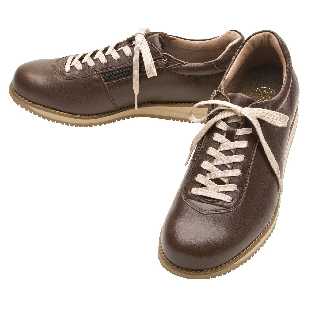 日本asahi-medical-walk-男裝健康醫療鞋 日本Asahi Medical Walk男裝健康醫療鞋鞋底搭配保護膝關節的「SHM®功能」專利部件,用家走路更輕鬆之餘,更可令走路姿勢正確。Asahi Medical Shoes有效分散及舒緩膝蓋壓力及衝擊,提供有效而健康的保護膝蓋方案,穿上鞋子步行時,能活用大腿內側的肌肉,更可控制膝蓋關節的步行動向,帶來安穩舒適的行走體驗。Asahi 醫療鞋與九州大學共同開發,運用精良的製鞋工藝,打造優質的產品。底部專利結構於行走時變形,有助使腳趾稍微向外旋轉,形成正確行走姿勢。香港專利編號:HK1113065