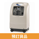 Invacare Perfecto2 家用氧氣機提供穩定氧氣流速,即使氧氣流量提高,亦不會影響氧氣濃 配備革命性的 SensO2 氧氣監控器,監測輸出的氧氣濃度及流量,並發出安全警報,可靠的濃縮器可提供無限氧氣供應,氧氣濃度為87-96%,製氧量為0.5 - 5公升/每分鐘,壓力為35 PSI (+/- 3.5 PSI),濾芯需要每星期定期清洗,機身需要保持通風距離6吋,買機時會包16尺標準氧氣喉2條。