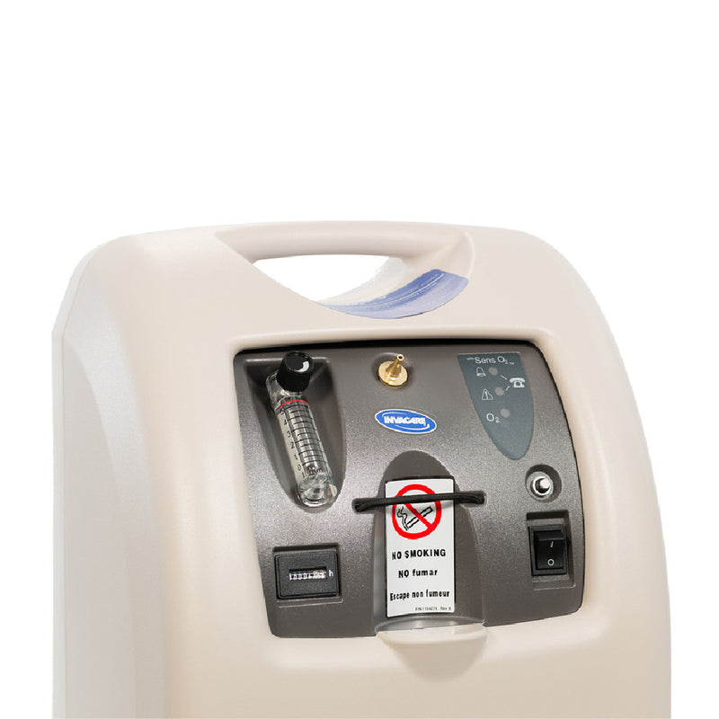Invacare Perfecto2 家用氧氣機提供穩定氧氣流速,即使氧氣流量提高,亦不會影響氧氣濃 配備革命性的 SensO2 氧氣監控器,監測輸出的氧氣濃度及流量,並發出安全警報,可靠的濃縮器可提供無限氧氣供應,氧氣濃度為87-96%,製氧量為0.5 - 5公升/每分鐘,壓力為35 PSI (+/- 3.5 PSI),濾芯需要每星期定期清洗,機身需要保持通風距離6吋,買機時會包16尺標準氧氣喉2條。