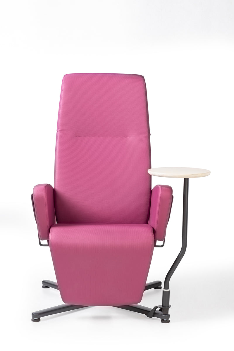 比利時Moments INO CURA NS 高背椅符合人體工學,提供多種坐姿及臥姿,背墊及腿墊可自由調校角度,長時間保持舒適姿勢。可任意調整後傾角度,最多可後傾至140°,適合不同用途,靠背及坐墊符合人體工學,舒緩脊椎壓力,可調節扶手高度。配備操縱桿,可任意調整後傾角度,能獨立或同步調校背部及腳托,可加配頸枕、則墊,餐台、腳踏、安全帶、鹽水架,個人化設計,有多種側板及扶手選擇,可自由加置/ 選擇配件。