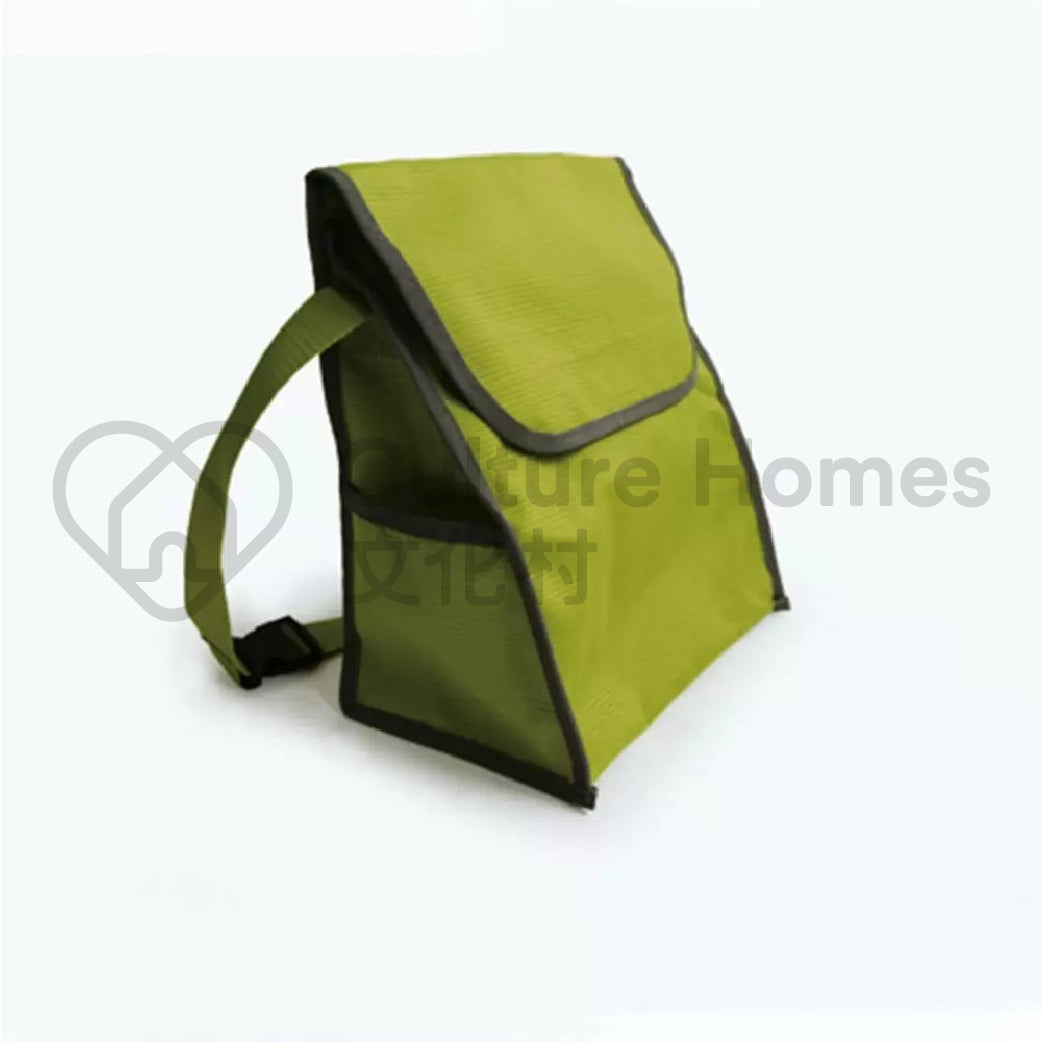 日本Kawamura AY18 三用步行器兼輪椅集自走、護理用、助行器於一身。具一按式操作，扶手位置可前後轉換。附防滑坐墊，防止臀部向前移位，柔軟地包裹住身體，保持坐姿。一輪椅可三用：自走、護理用、助行器。便攜式，方便於室內使用。附有多項標準配備。一按式操作，扶手位置可前後轉換。鼓式煞車（鋁製），可靠安全。摺疊容易，方便收納。扶手形狀容易讓患者支撐站立。附防滑坐墊，防止臀部向前移位，柔軟地包裹住身體，保持坐姿。附有專用置物袋，可置於座面上或掛在後方，便於攜帶貼身設計