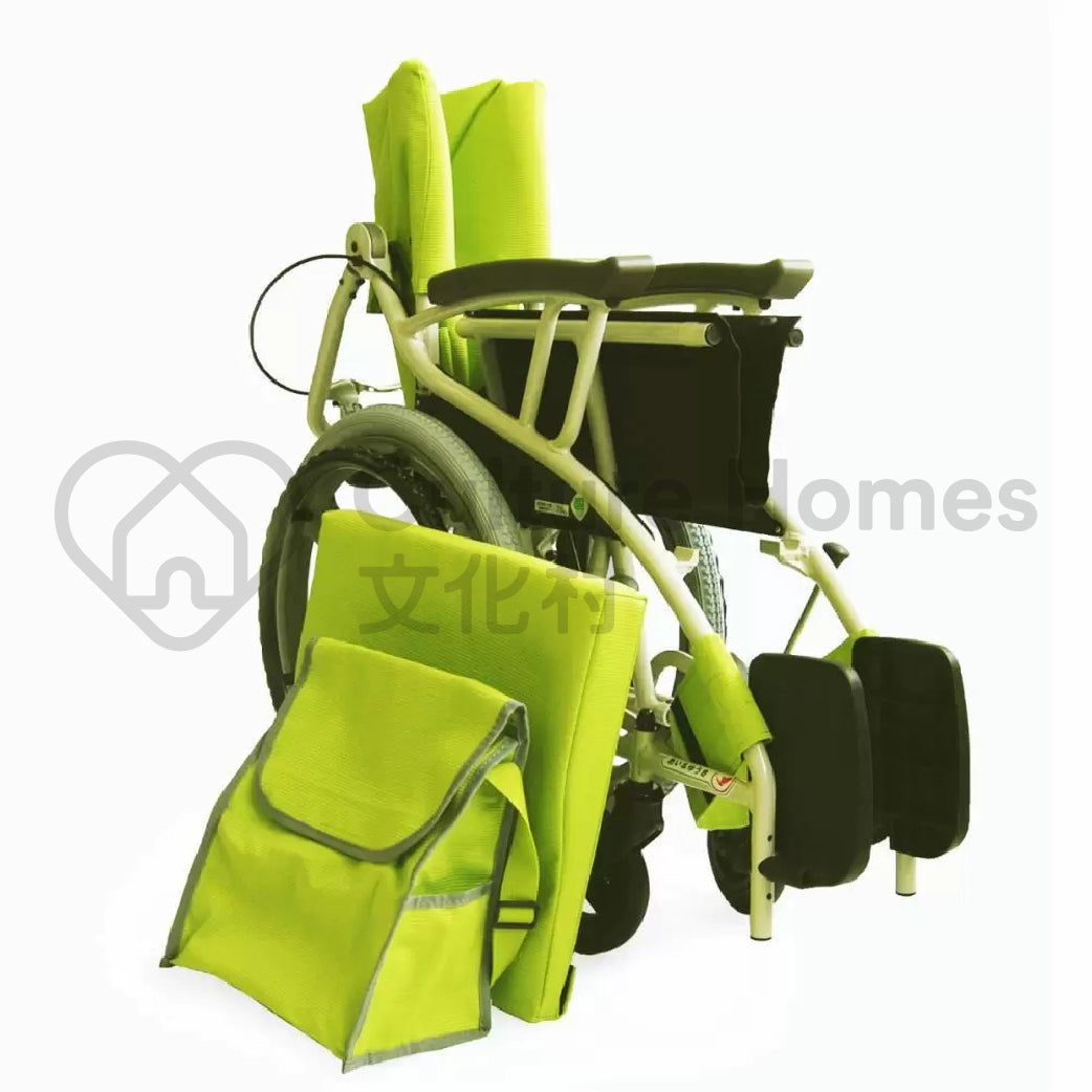 日本Kawamura AY18 三用步行器兼輪椅集自走、護理用、助行器於一身。具一按式操作，扶手位置可前後轉換。附防滑坐墊，防止臀部向前移位，柔軟地包裹住身體，保持坐姿。一輪椅可三用：自走、護理用、助行器。便攜式，方便於室內使用。附有多項標準配備。一按式操作，扶手位置可前後轉換。鼓式煞車（鋁製），可靠安全。摺疊容易，方便收納。扶手形狀容易讓患者支撐站立。附防滑坐墊，防止臀部向前移位，柔軟地包裹住身體，保持坐姿。附有專用置物袋，可置於座面上或掛在後方，便於攜帶貼身設計