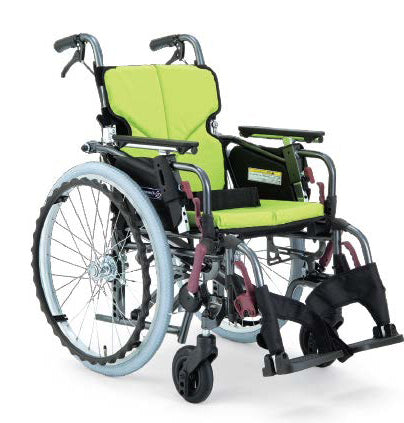 日本kawamura-modern-c-style全能型輪椅  日本河村全能型輪椅附螺紋自鎖調節功能，毋須額外工具即可簡單調節腳踏板高度。煞車桿可延長10 厘米，輕鬆煞車，煞車桿可收回至座面以下位置，方便轉移及過床。坐墊備有9 種顏色選擇，腳踏板可向外打開，靈活方便。