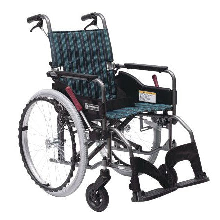 日本Kawamura Modern S style 標準型輪椅是時尚標準型輪椅，座高和後推手高度更符合現代人的身高，座面高度可調節；手柄備剎車功能，推行者易於控制，方便在斜坡上行走，安全性高。