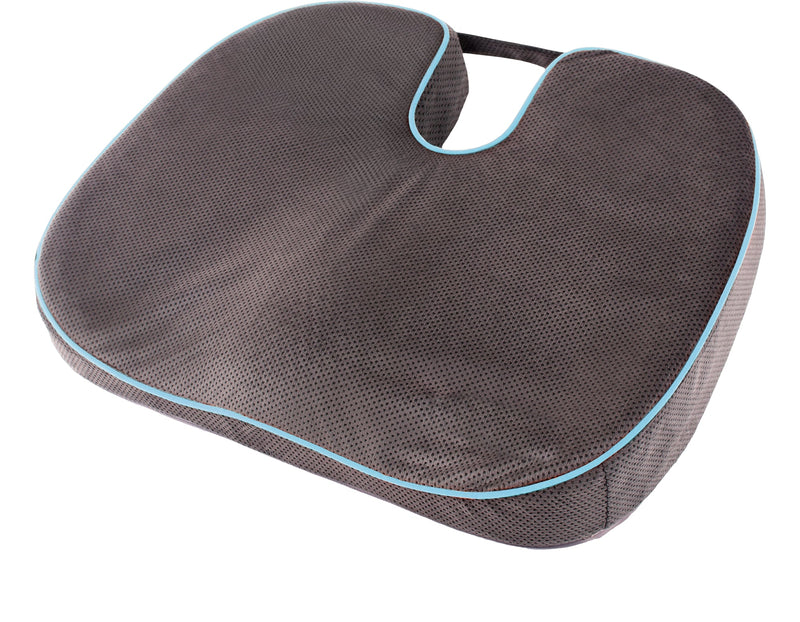 SPA Supreme健康舒壓座墊獨特的U型設計，有效舒緩尾椎壓力。第二代太空棉X-FOAM®有效幫助減低長時間坐下帶來的壓力。冰藍凝膠層覆蓋SINOMAX太空棉，有效提升清涼、舒爽的感覺。底部附有防滑層，方便穩固於座椅上，避免移動時坐墊移位的問題。易於攜帶及適用於各類座椅: 辦公室座椅、車內座椅、輪椅、搖椅等等 • 在布套下設有防水層, 避免液體滲入。貼合人體線條，分散坐骨重力 • 太空棉在感溫能力、釋壓度及人體廓貼合性均全面升級，為用家帶來更好的身體支撐，舒適度倍升。