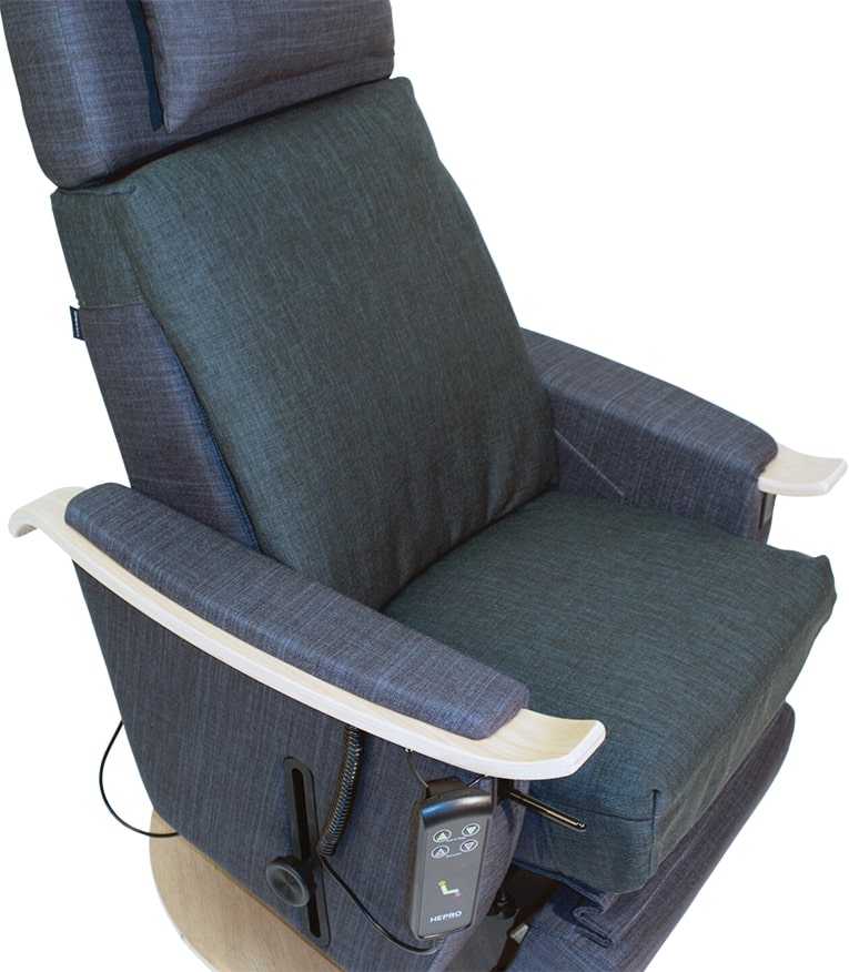 挪威 Hepro Arctic 17 高背椅可改善座姿，增加承托力，減輕身體壓力。亦可作個人化配置，加設不同配件。 可選擇圓桌板/座墊/防水套/背墊套連兩側支撐墊。
