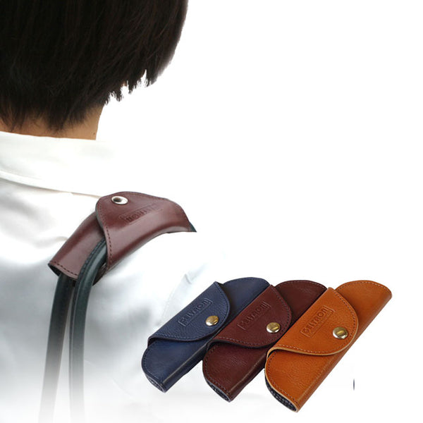 日本Geltron 牛皮減壓肩墊有助減輕由袋子到肩膀、手腕的重量，也可緩減其所帶來的衝擊及壓迫感。其防滑設計，可防止袋子從肩膀上滑落。小巧真皮設計，適用於女性的袋子上，袋子的手柄及肩帶部分都適合使用。