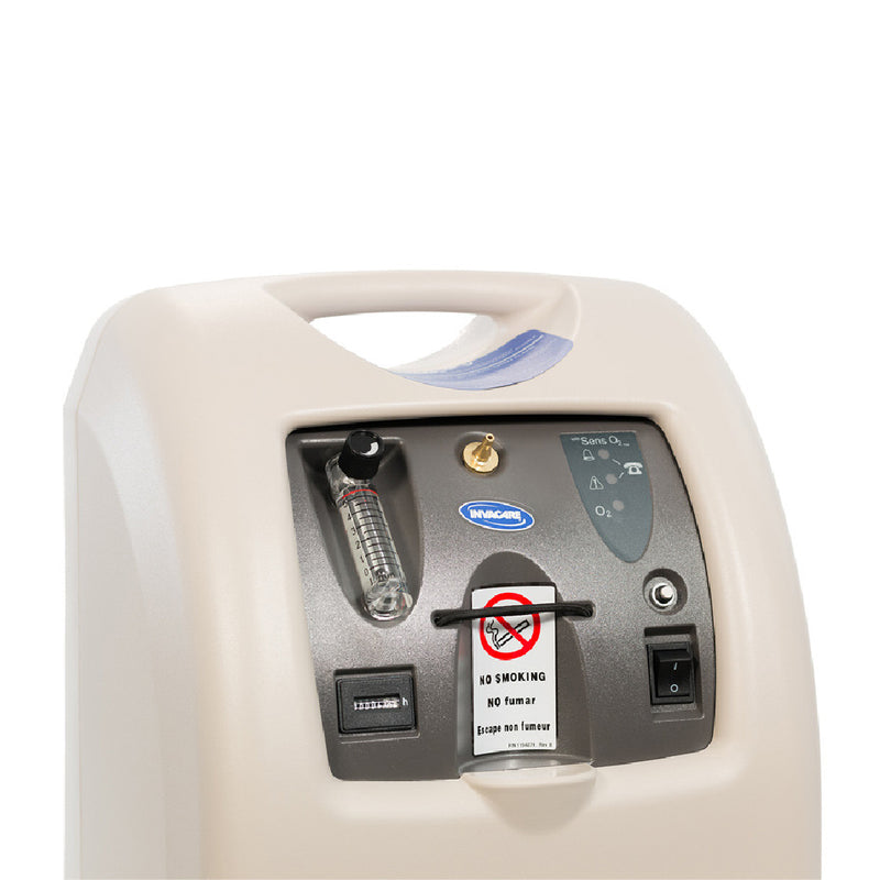 Invacare Perfecto2 家用氧氣機提供穩定氧氣流速，即使氧氣流量提高，亦不會影響氧氣濃 配備革命性的 SensO2 氧氣監控器，監測輸出的氧氣濃度及流量，並發出安全警報，可靠的濃縮器可提供無限氧氣供應，氧氣濃度為87-96%，製氧量為0.5 - 5公升/每分鐘，壓力為35 PSI (+/- 3.5 PSI)，濾芯需要每星期定期清洗，機身需要保持通風距離6吋，買機時會包16尺標準氧氣喉2條。